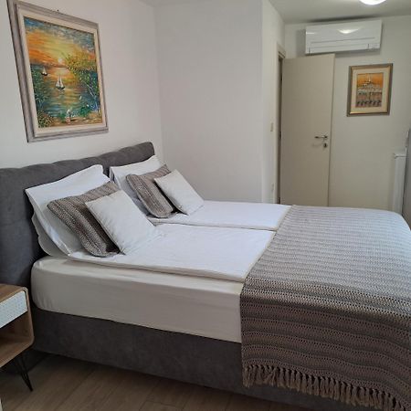 Apartment Lino - City Center ロヴィニ エクステリア 写真