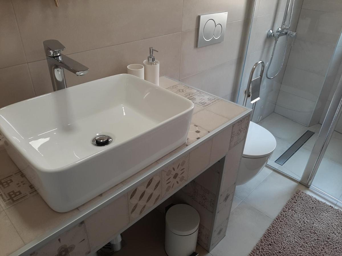 Apartment Lino - City Center ロヴィニ エクステリア 写真