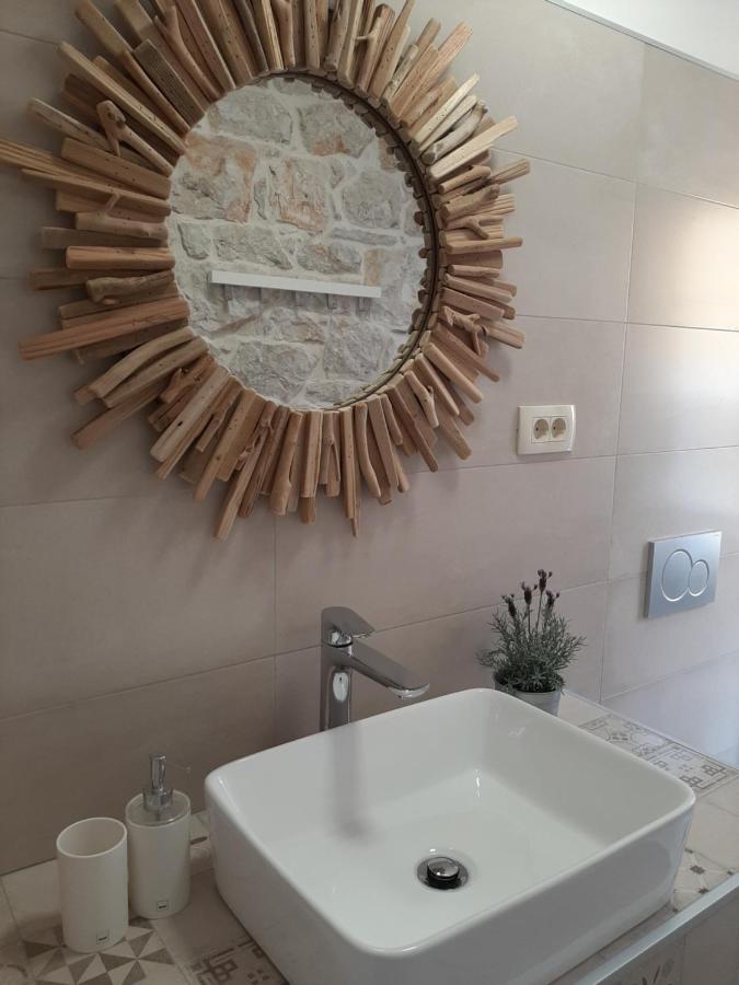 Apartment Lino - City Center ロヴィニ エクステリア 写真