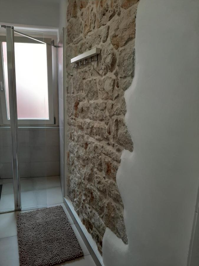 Apartment Lino - City Center ロヴィニ エクステリア 写真