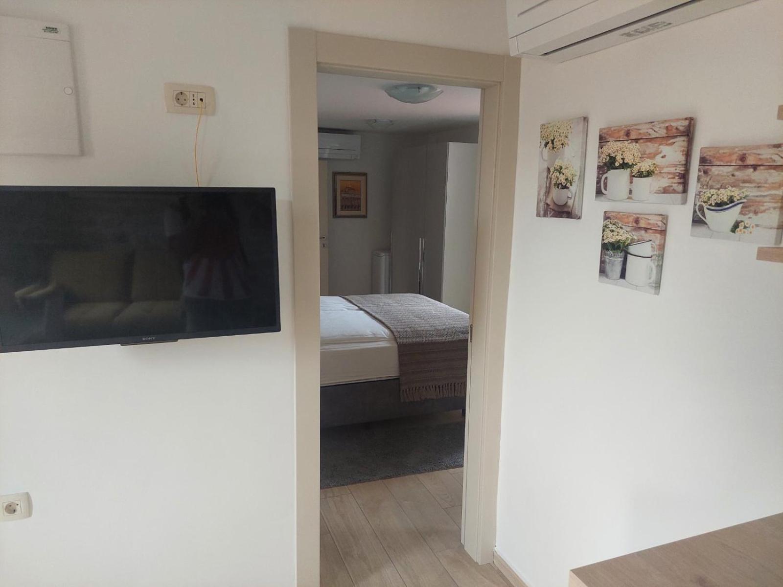 Apartment Lino - City Center ロヴィニ エクステリア 写真