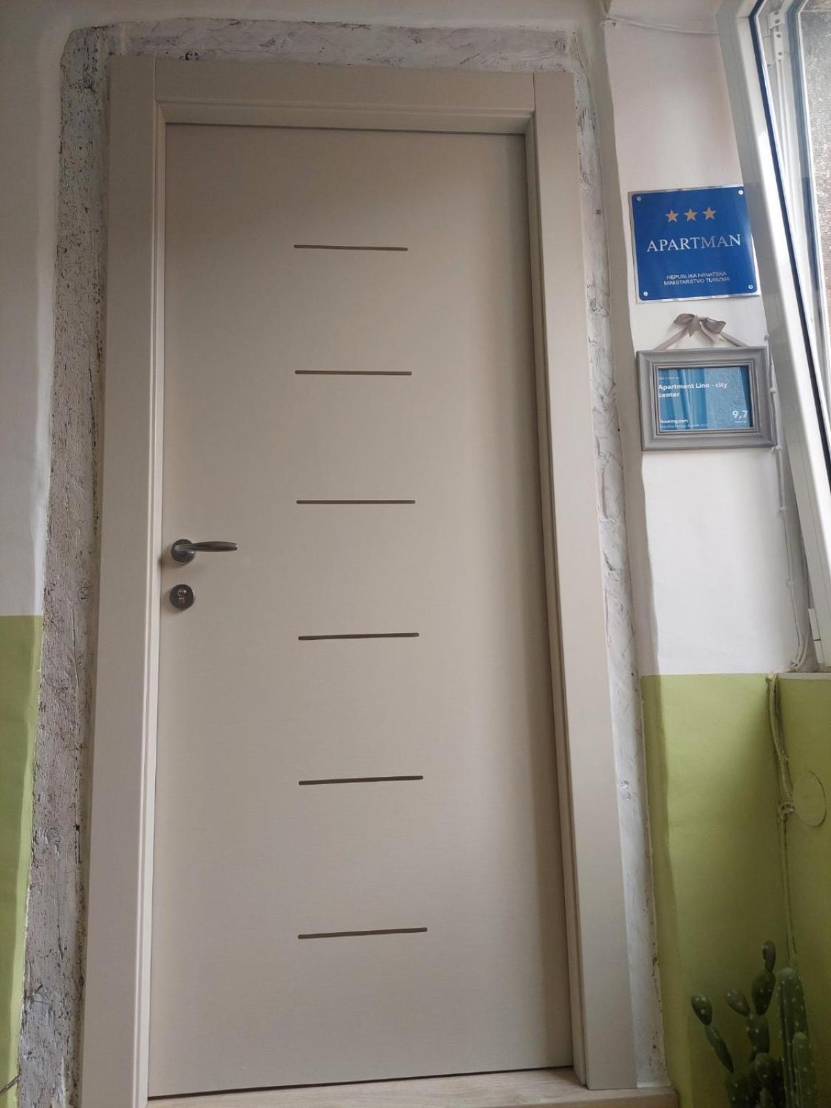 Apartment Lino - City Center ロヴィニ エクステリア 写真