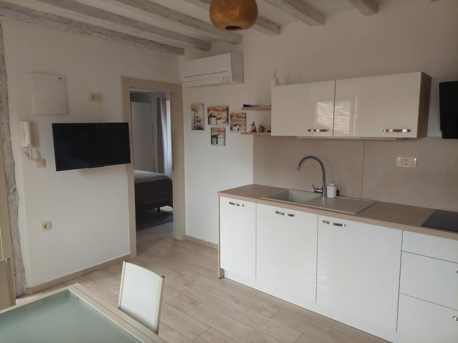 Apartment Lino - City Center ロヴィニ エクステリア 写真