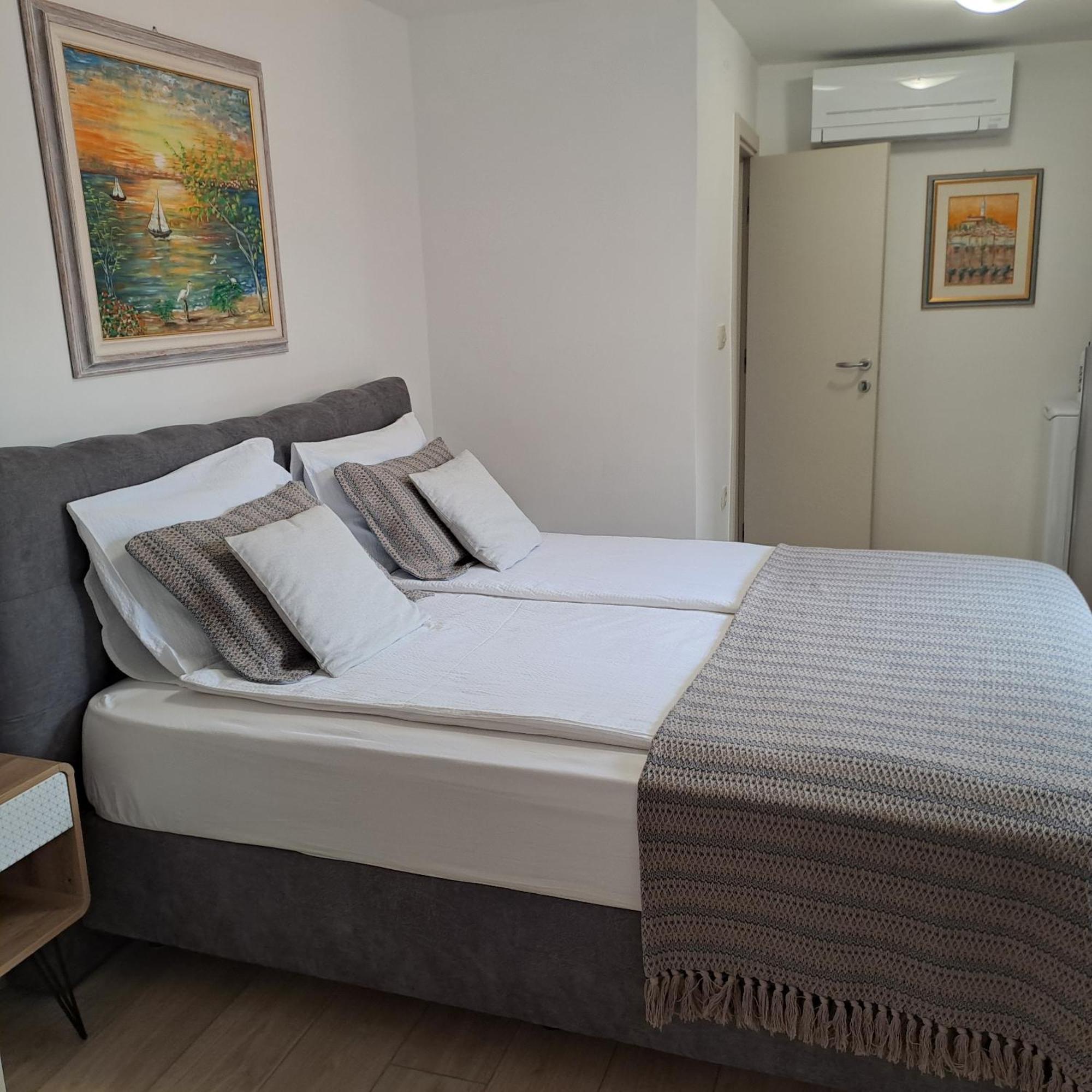 Apartment Lino - City Center ロヴィニ エクステリア 写真